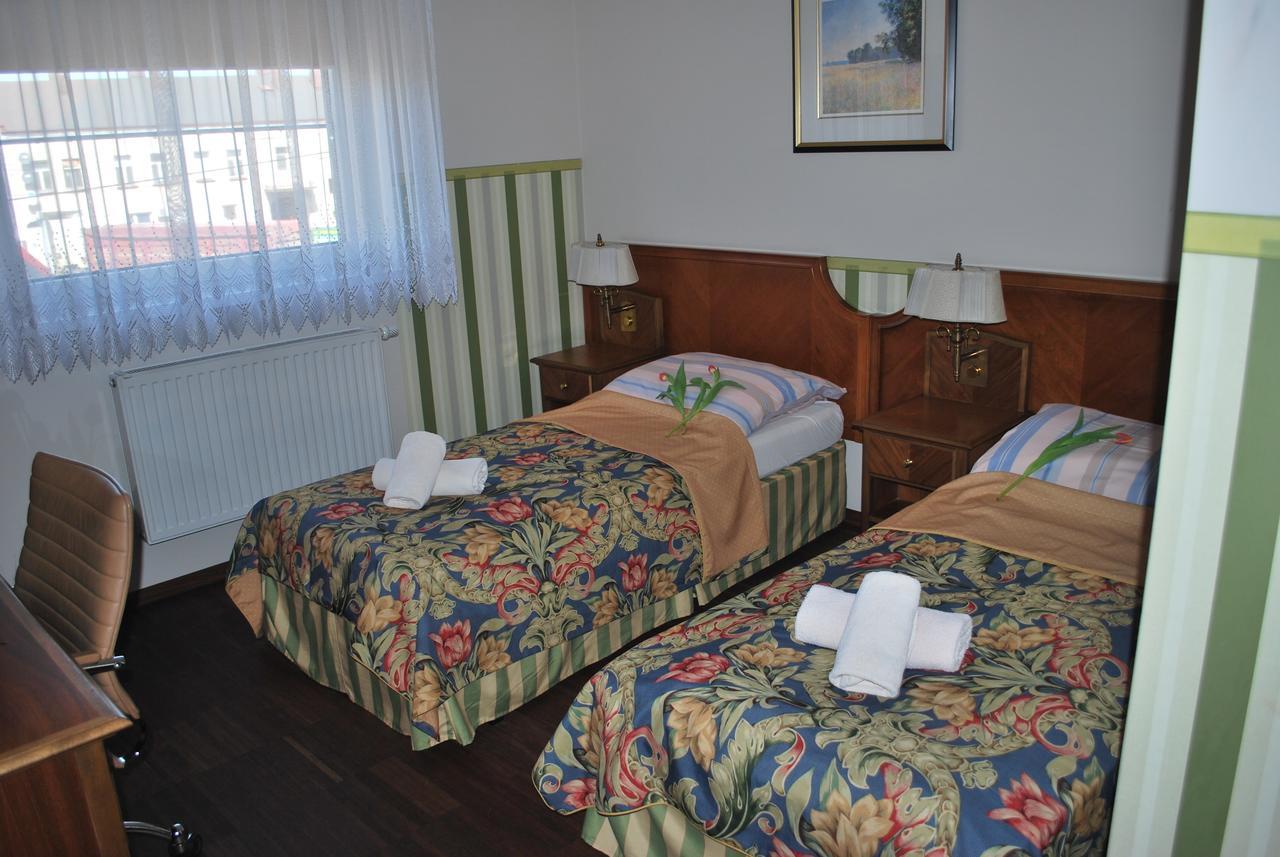 Noclegi Helios & Hotelowa Wieluń Kültér fotó